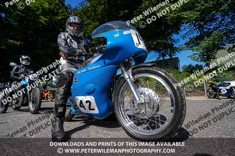 Vintage motorcycle club;eventdigitalimages;mallory park;mallory park trackday photographs;no limits trackdays;peter wileman photography;trackday digital images;trackday photos;vmcc festival 1000 bikes photographs